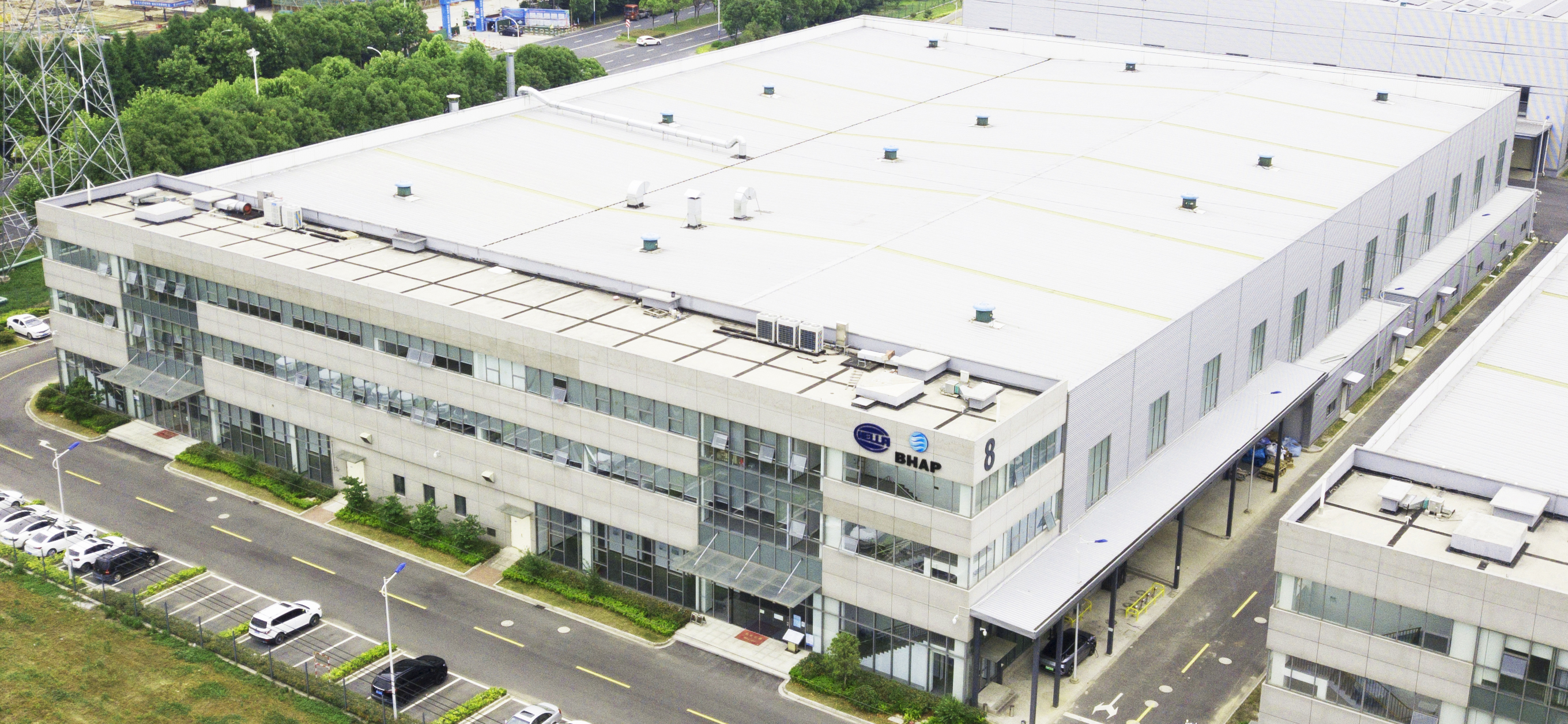 HELLA расширяет производственные мощности в Китае и открывает новый завод по производству осветительных приборов совместно с партнером по совместному предприятию BHAP.